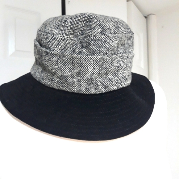 Vintage Liz Claiborne Wool Lined Black and White One Size - Picture 3 of 8